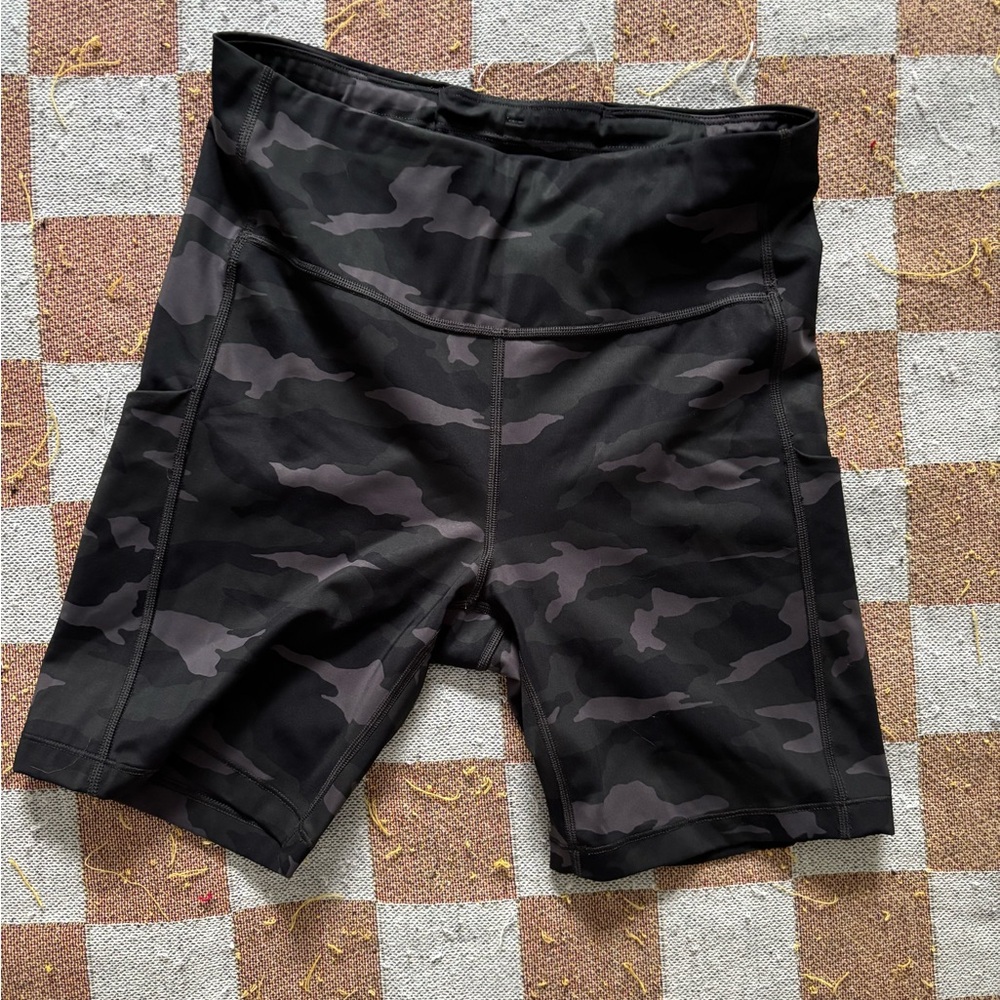 Athleta Ultimate Stash Pocket 7 inch Bike Short - Camo - Size M